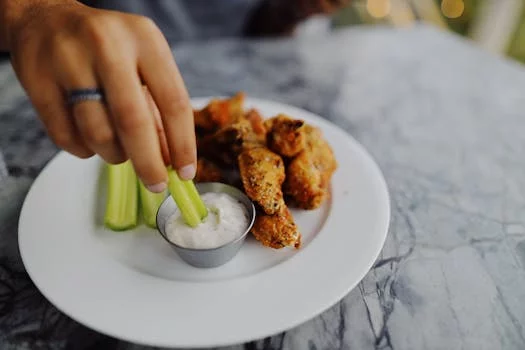 buffalo chicken wings with celery